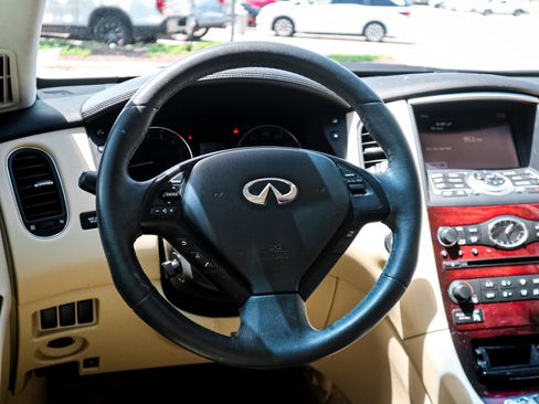 Used 2016 INFINITI QX50 2WD w/ Deluxe Touring Package image 6