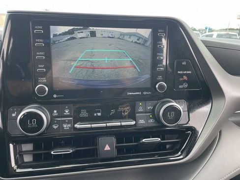 Used 2020 Toyota Highlander XLE AWD/4WD image 26