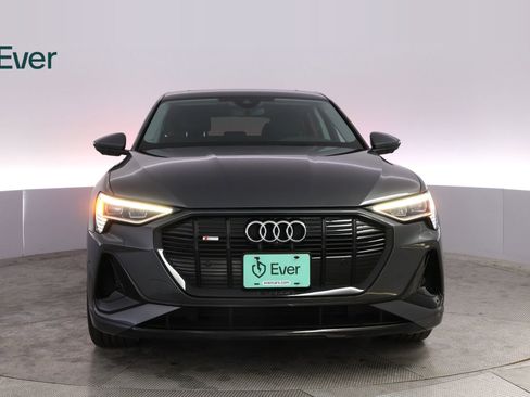 Used 2022 Audi e-tron Premium w/ Convenience Plus Package image 12