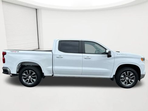 Used 2022 Chevrolet Silverado 1500 LT AWD/4WD image 4