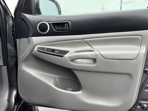 Used 2014 Toyota Tacoma PreRunner image 27