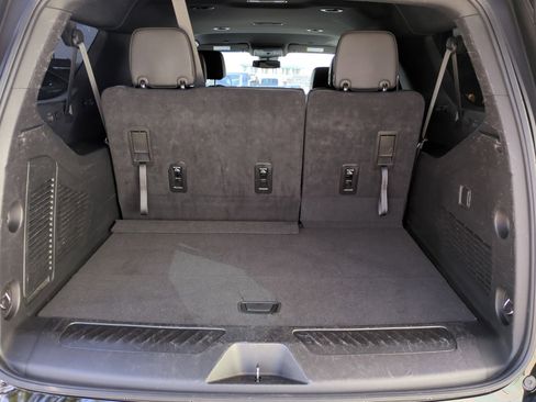 Used 2024 Chevrolet Suburban LT image 32