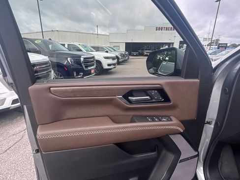 Used 2026 GMC Yukon Denali Ultimate w/ LPO, Illumination Package AWD/4WD image 11