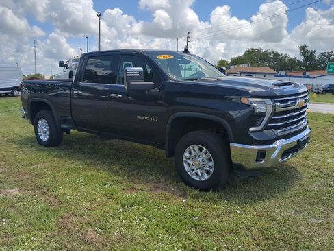 Used 2024 Chevrolet Silverado 2500 LTZ AWD/4WD image 2
