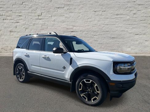 Used 2024 Ford Bronco Sport Outer Banks w/ Tech Package image 3