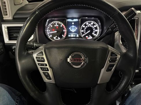 Used 2016 Nissan Titan PRO-4X w/ Pro-4x Convenience Package AWD/4WD image 17