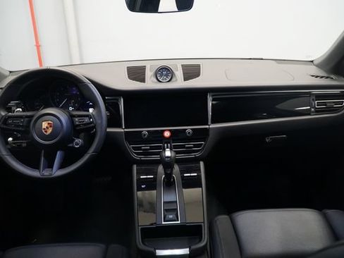 Certified 2026 Porsche Macan AWD/4WD image 17