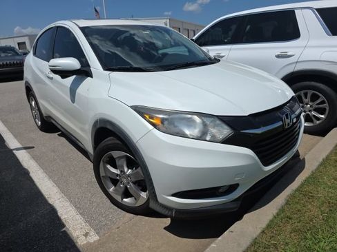 Used 2017 Honda HR-V EX image 7