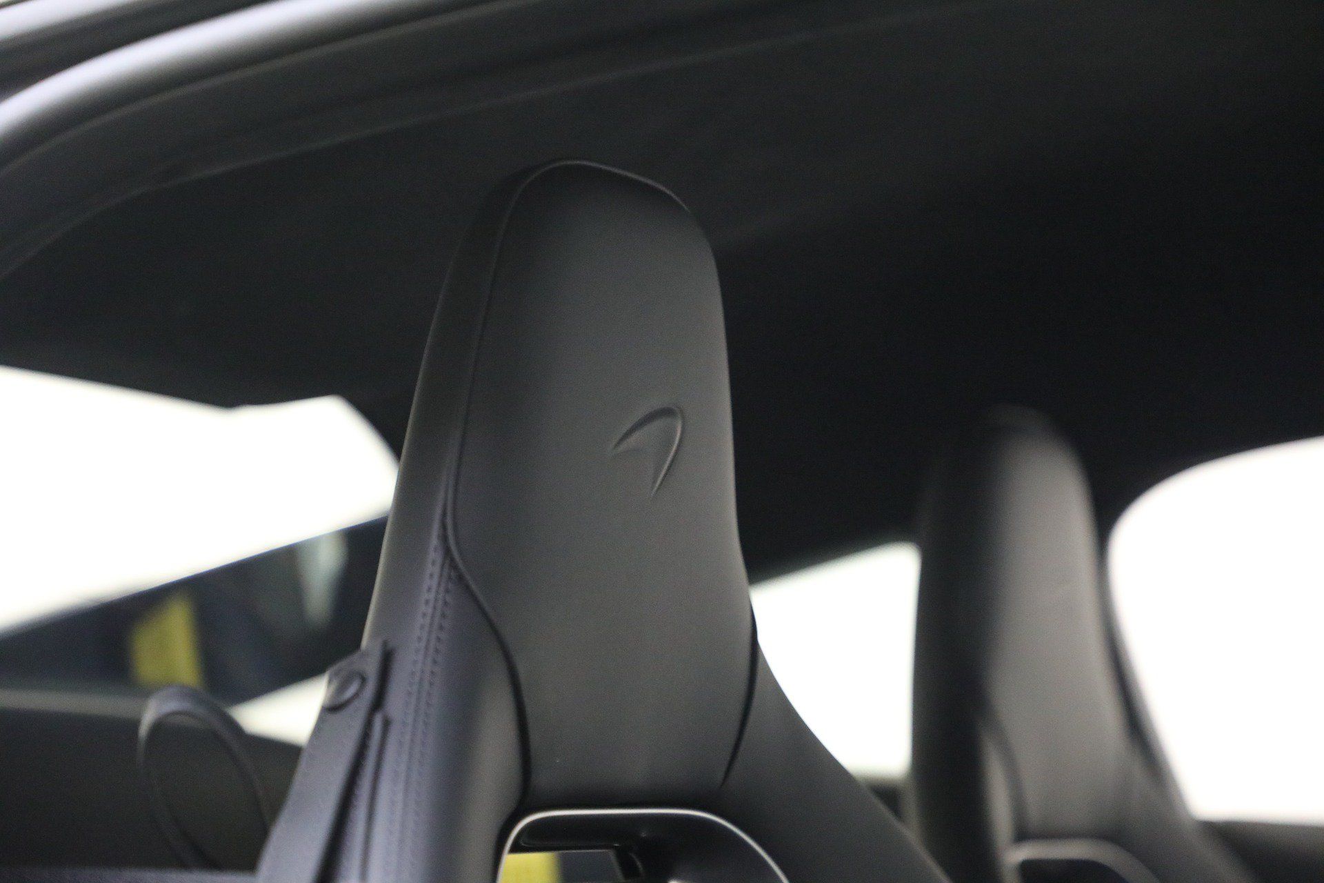 Used 2025 McLaren Artura RWD image 29