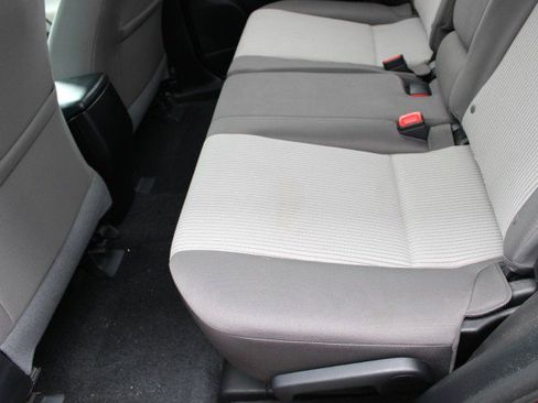 Used 2013 Toyota RAV4 LE FWD image 14