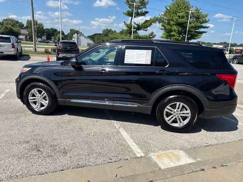 Used 2024 Ford Explorer XLT w/ Equipment Group 202A AWD/4WD image 19