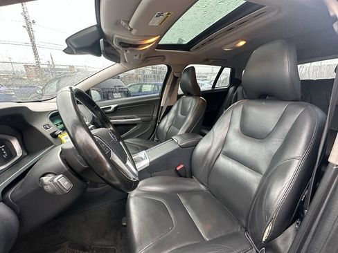 Used 2016 Volvo V60 T5 Premier image 11