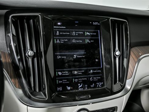 Used 2021 Volvo S60 T6 Momentum w/ Premium Package image 29