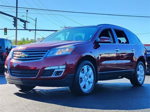 Used 2017 Chevrolet Traverse LT w/ Style and Technology Package image 10