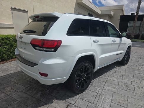 Used 2019 Jeep Grand Cherokee Altitude AWD/4WD image 3