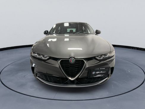 Used 2024 Alfa Romeo Tonale Ti w/ Premium Interior Package AWD/4WD image 2