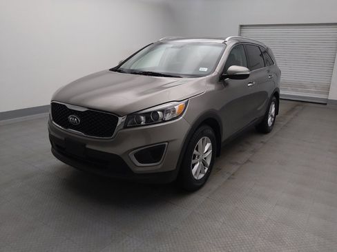 Used 2017 Kia Sorento LX w/ LX Convenience Package image 15