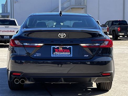 Used 2025 Toyota Camry SE image 5