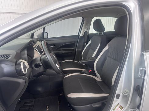 Used 2020 Nissan Versa SV FWD image 9