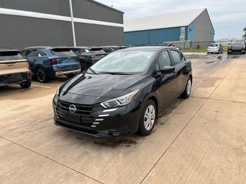 Used 2024 Nissan Versa S w/ Trunk Package FWD image 1