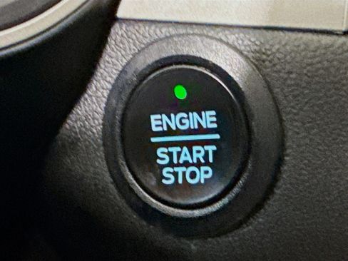 Used 2022 Ford Escape SE image 21