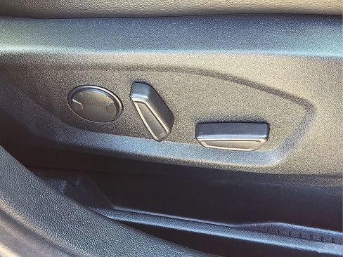 Used 2020 Ford Edge Titanium image 14