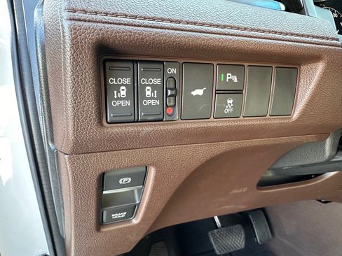 Used 2025 Honda Odyssey Elite image 19