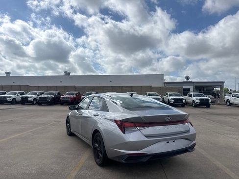 Used 2021 Hyundai Elantra SEL w/ Convenience Package FWD image 16
