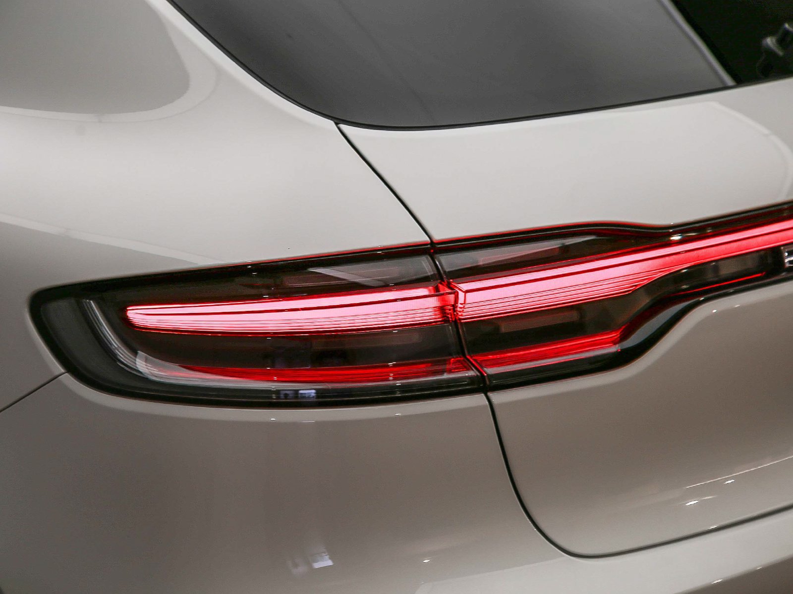 Certified 2023 Porsche Macan AWD/4WD image 15