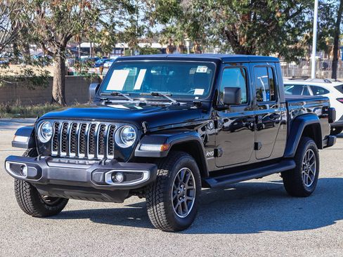 Used 2021 Jeep Gladiator Overland w/ Popular Equipment Package image 3