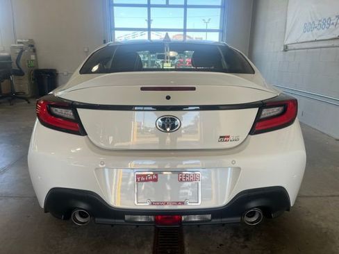 New 2025 Toyota GR86 Premium image 4