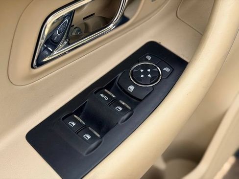 Used 2018 Ford Taurus SE FWD image 16