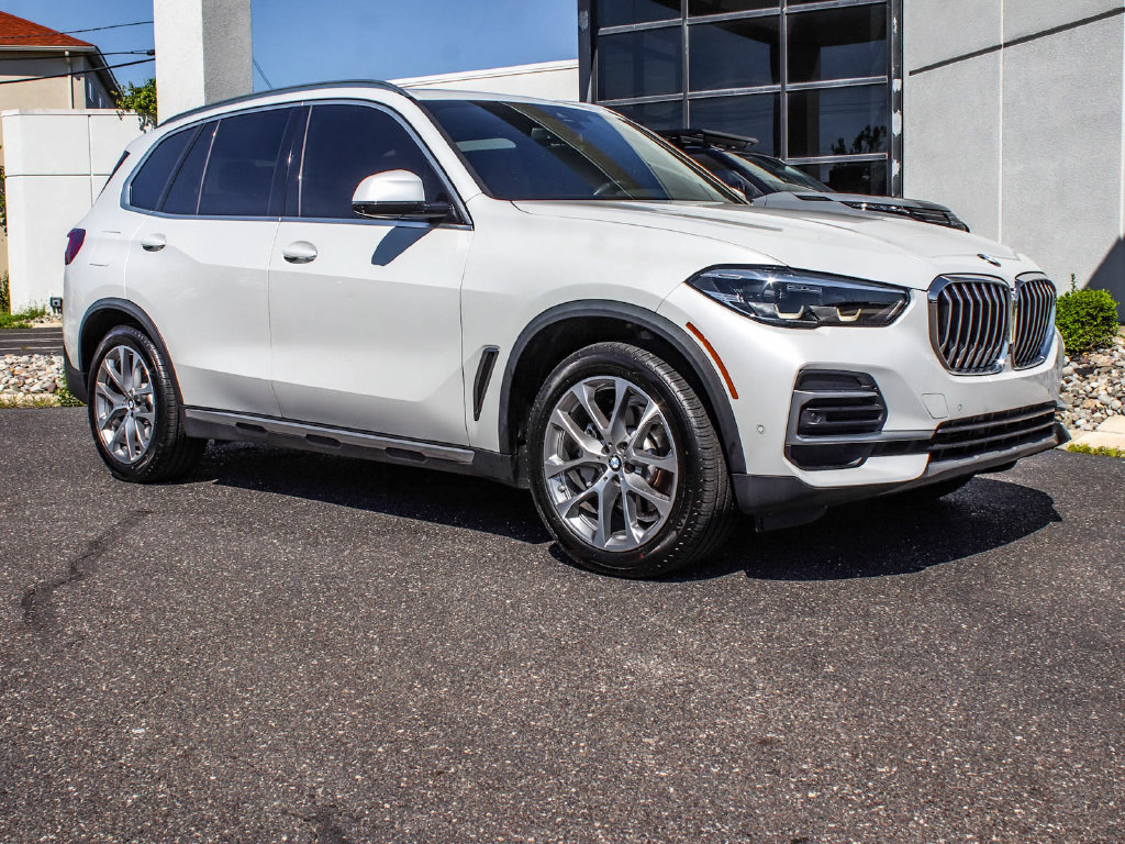 Used 2023 BMW X5 xDrive40i w/ Luxury Seating Package AWD/4WD image 3