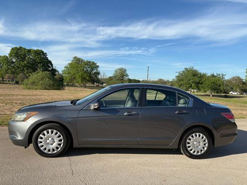 Used 2010 Honda Accord LX image 3
