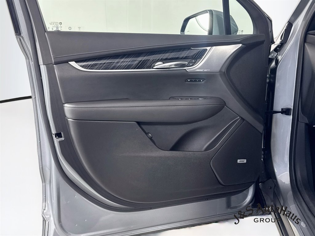 Used 2025 Cadillac XT6 Premium Luxury AWD/4WD image 23