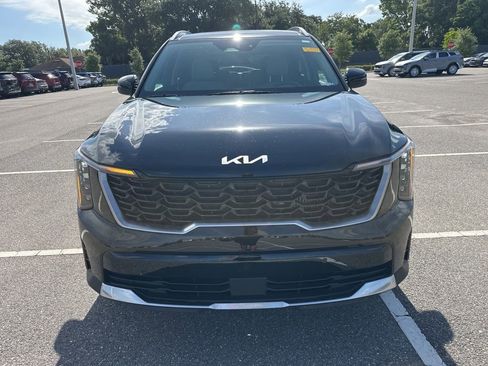 Certified 2025 Kia Sorento EX w/ Panoramic Sunroof Package FWD image 17