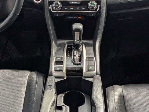 Used 2017 Honda Civic Touring image 18