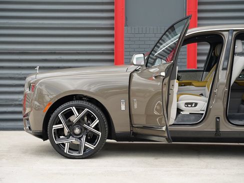 Used 2025 Rolls-Royce Cullinan AWD/4WD image 6