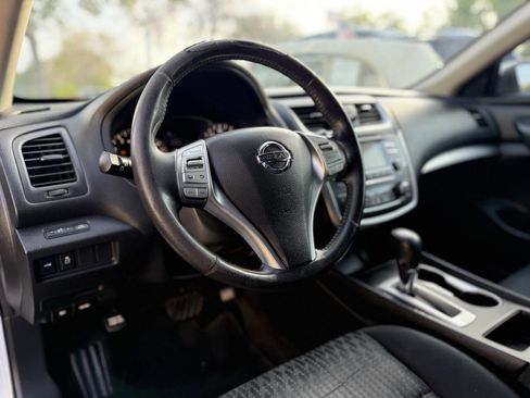 Used 2016 Nissan Altima 2.5 SV FWD image 14