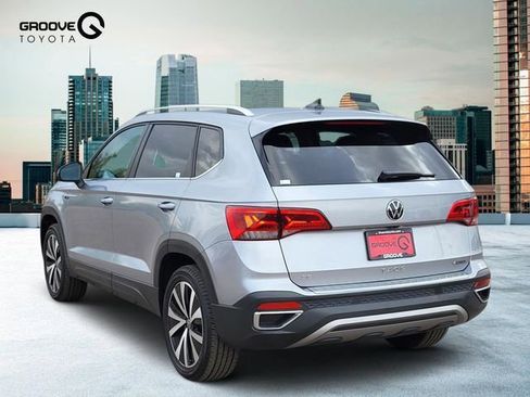 Used 2022 Volkswagen Taos SE AWD/4WD image 3