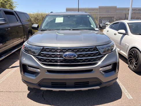 Used 2022 Ford Explorer XLT w/ Equipment Group 202A RWD image 2