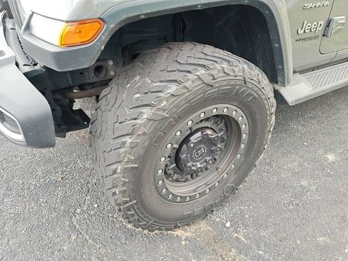 Used 2019 Jeep Wrangler Unlimited Sahara AWD/4WD image 2