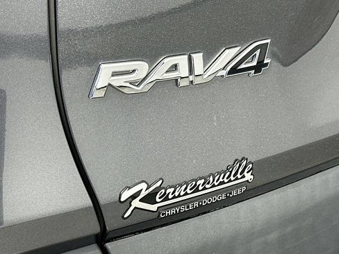 Used 2021 Toyota RAV4 XLE w/ Convenience Package AWD/4WD image 26