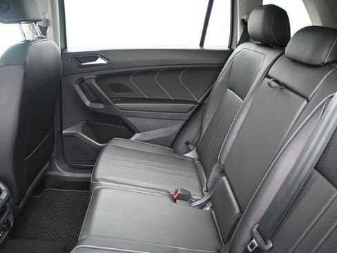 Used 2024 Volkswagen Tiguan SE image 12