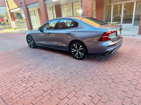 Used 2021 Volvo S60 T8 R-Design Expression AWD/4WD image 4