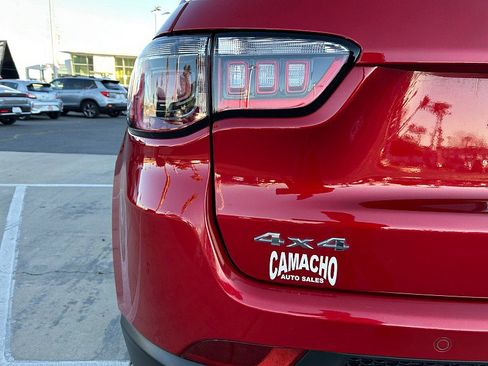 Used 2025 Jeep Compass Limited image 13