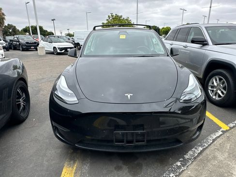 Used 2023 Tesla Model Y Long Range AWD/4WD image 2