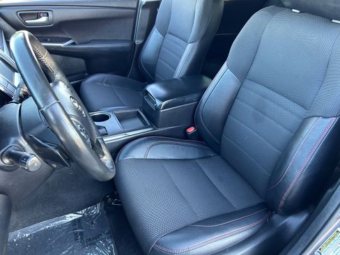 Used 2017 Toyota Camry SE image 18