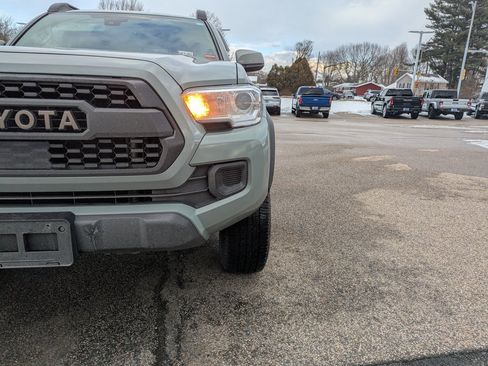 Used 2022 Toyota Tacoma SR5 image 11