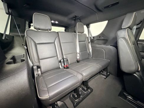 Used 2024 GMC Yukon XL SLT w/ SLT Luxury Package AWD/4WD image 9